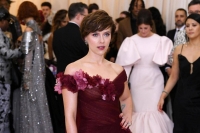 Скарлетт Йоханссон пришла на Met Gala в платье от жены Харви Вайнштейна