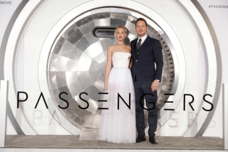 Дженнифер Лоуренс и Крис Пратт на мировой премьере «Пассажиров»