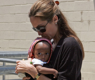 Мать приемной дочери Анджелины Джоли просит общения