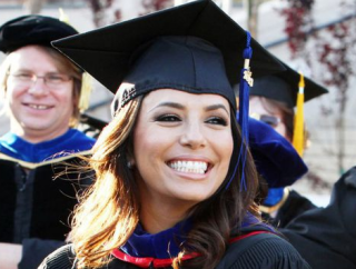  Ева Лонгория стала доктором наук и подписалась на новую комедию