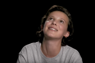 Видео: Голливудские актеры отмечают совершеннолетие песни Spice Girls