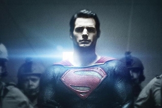 Супермен в наручниках на новом постере «Человека из стали»
