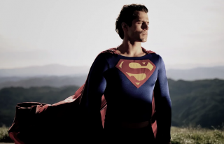 Зак Снайдер показал Генри Кавилла в костюме Кристофера Рива