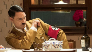 Первое фото Тайки Вайтити в роли Адольфа Гитлера