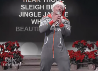 Дуэйн Джонсон спел рождественскую песню в прямом эфире
