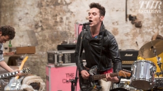 Новый кадр: Джонатан Рис-Майерс в образе фронтмена группы The Clash