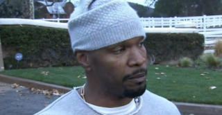 Джейми Фокс спас человека из горящего автомобиля