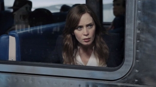 Как Эмили Блант стала выглядеть «страшной и пьяной» для фильма «Девушка в поезде»
