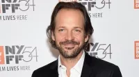 Питер Сарсгаард сыграет в сериале «Призрачная башня» студии Hulu
