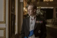 Первое фото Тобайаса Мензиса в образе принца Филиппа