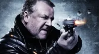 Рэй Уинстон сыграет в ремейке «На гребне волны»