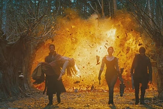 Джереми Реннер и Джемма Артертон стали Ганзелем и Гретель в трейлере «Охотников на ведьм» (ВИДЕО)