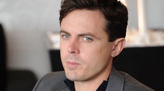 Режиссер фильма «Пит и его дракон» снял секретное кино с Кейси Аффлеком и Руни Марой