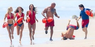 Новый трейлер: Дуэйн Джонсон и Зак Эфрон в «Спасателях Малибу»