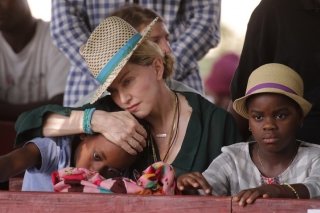Мадонна с младенцами: поп-икона усыновила близнецов
