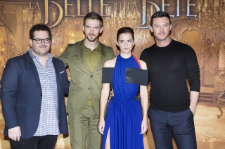 Эмма Уотсон и Дэн Стивенс представили в Париже «Красавицу и чудовище»