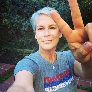 Джейми Ли Кертис опубликует новую иллюстрированную книгу про бесконечные селфи