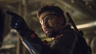 Ману Беннетт снова наденет маску Детстроука, но уже не в «Стреле»