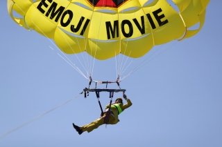 Канны 2017: Невероятное приземление эмоджи-Миллера