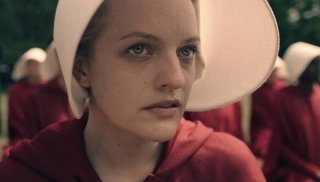 Шоураннер «Рассказа служанки»: «Гардероб – отличная вещь, чтобы показать зависимость людей от деталей»