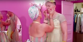Ченнинг Татум снялся в новом клипе Пинк в женском платье: видео