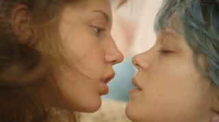 ЛГБТ сообщество обсуждает постельные сцены в «Жизни Адель»