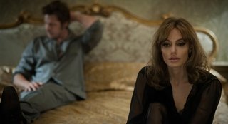 Анджелина Джоли и Брэд Питт «У моря». Первые кадры и новые сюжетные подробности