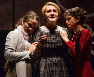 Рецензия: «Три сестры» с Анной Чиповской в Театре-студии О. Табакова