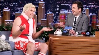 Уилл Феррелл появился в шоу Джимми Фэллона в образе модного Санта Клауса