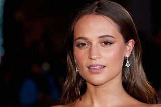 Алисия Викандер предстанет в образе Лары Крофт в 2018 году